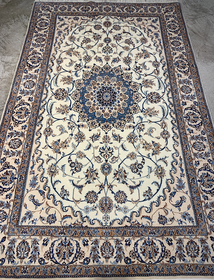 4'4"x6'11" Very Fine Hand-Knotted Wool & Silk Blend Naine Carpet - Area Rug