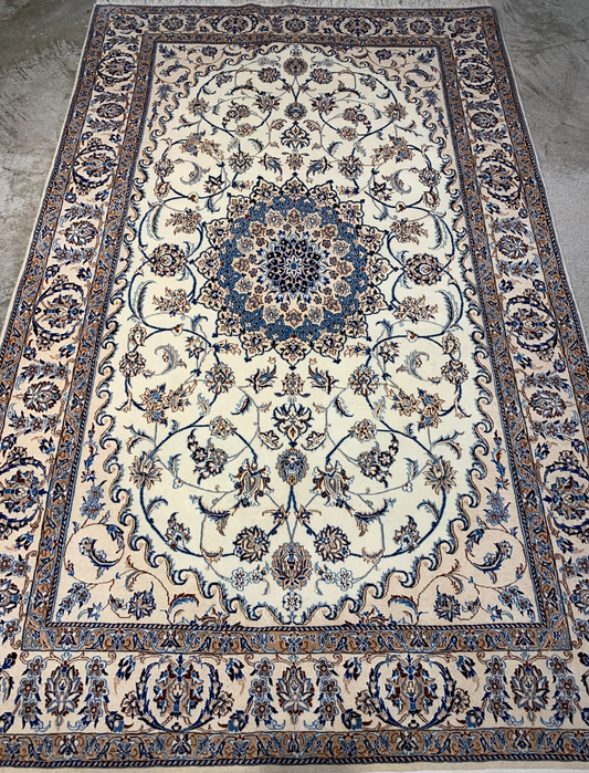 4'4"x6'11" Very Fine Hand-Knotted Wool & Silk Blend Naine Carpet - Area Rug