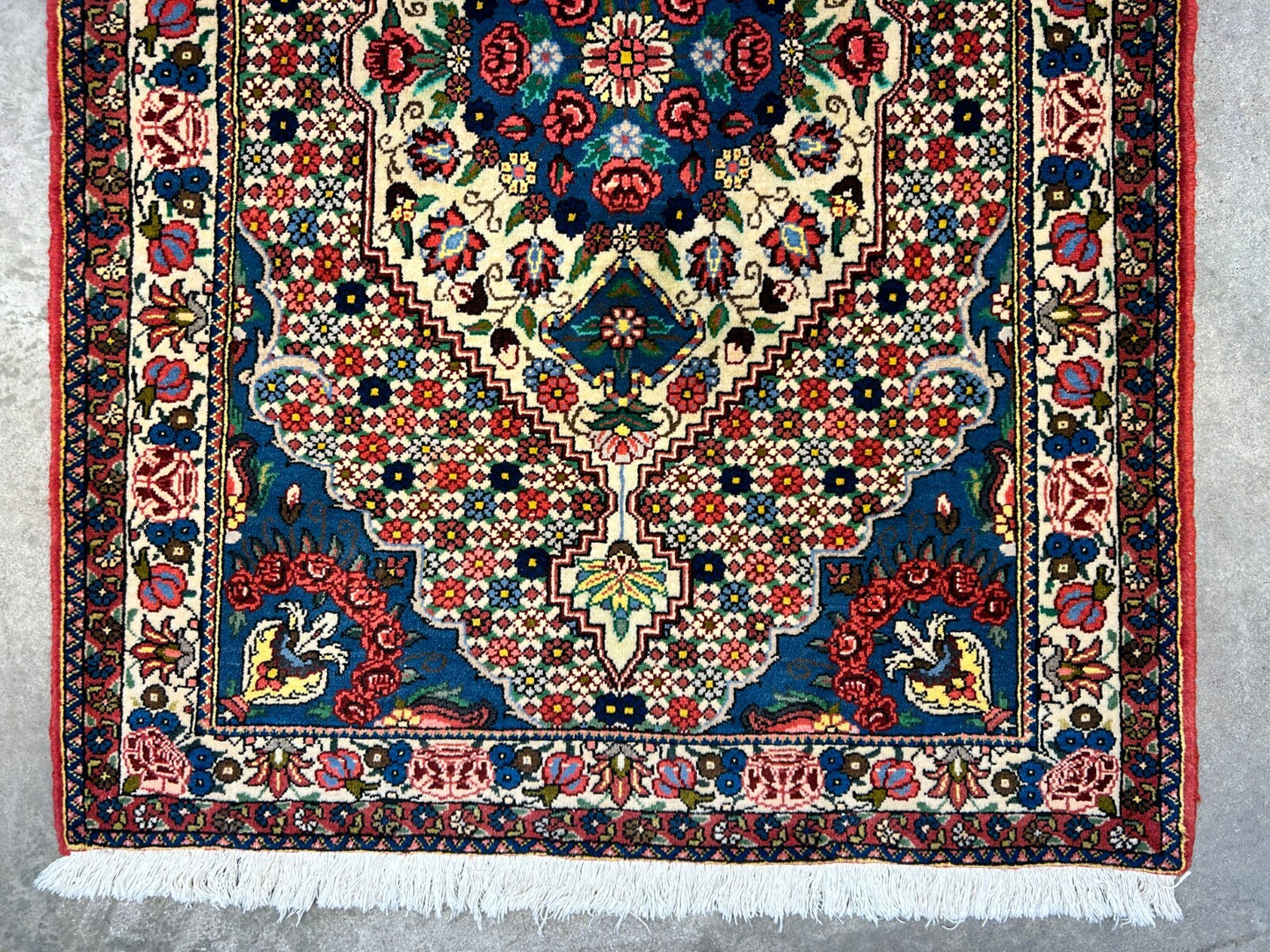 3'5"x4'11" Hand-Knotted 100% Lamb Wool Bakhtiarie Area Rug