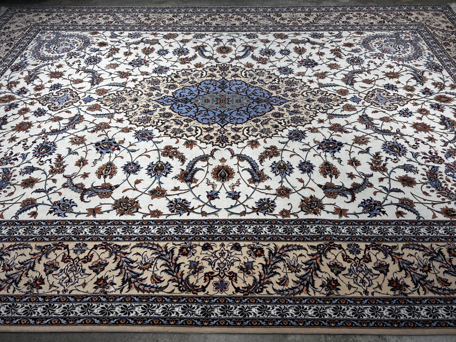 8'6"x12' Extra Fine Hand-Knotted Wool & Silk Isfahane Rug