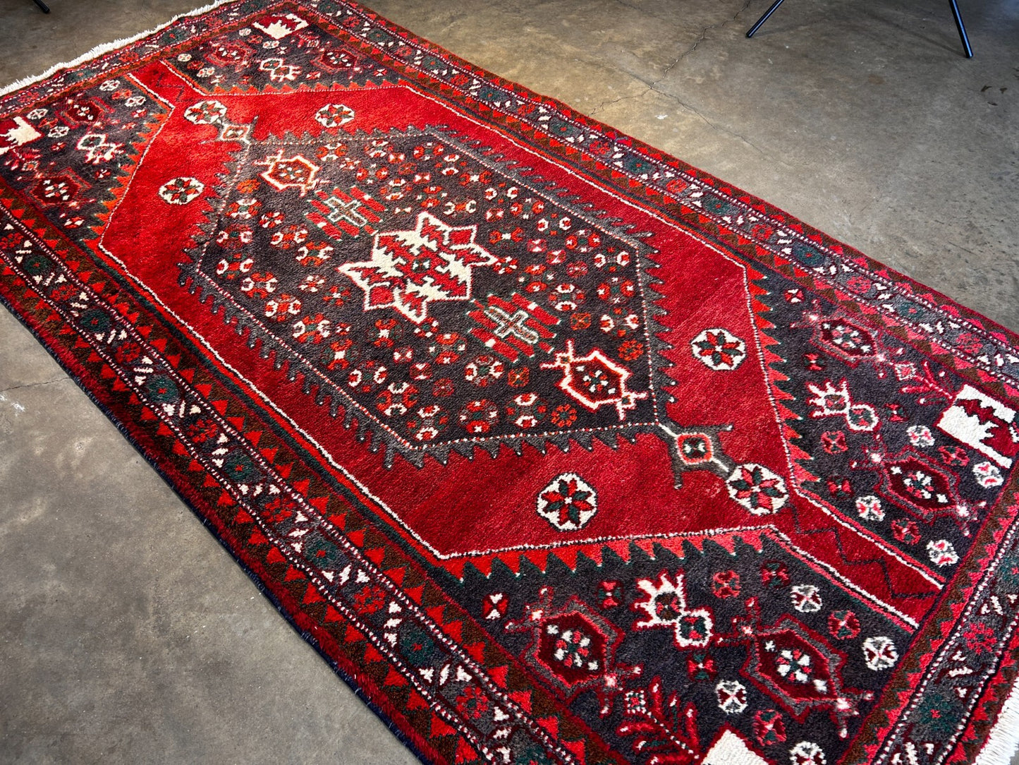 4'2" x 8' Hand-Knotted 100% Lamb Wool Carpet - Hamadane Area Rug