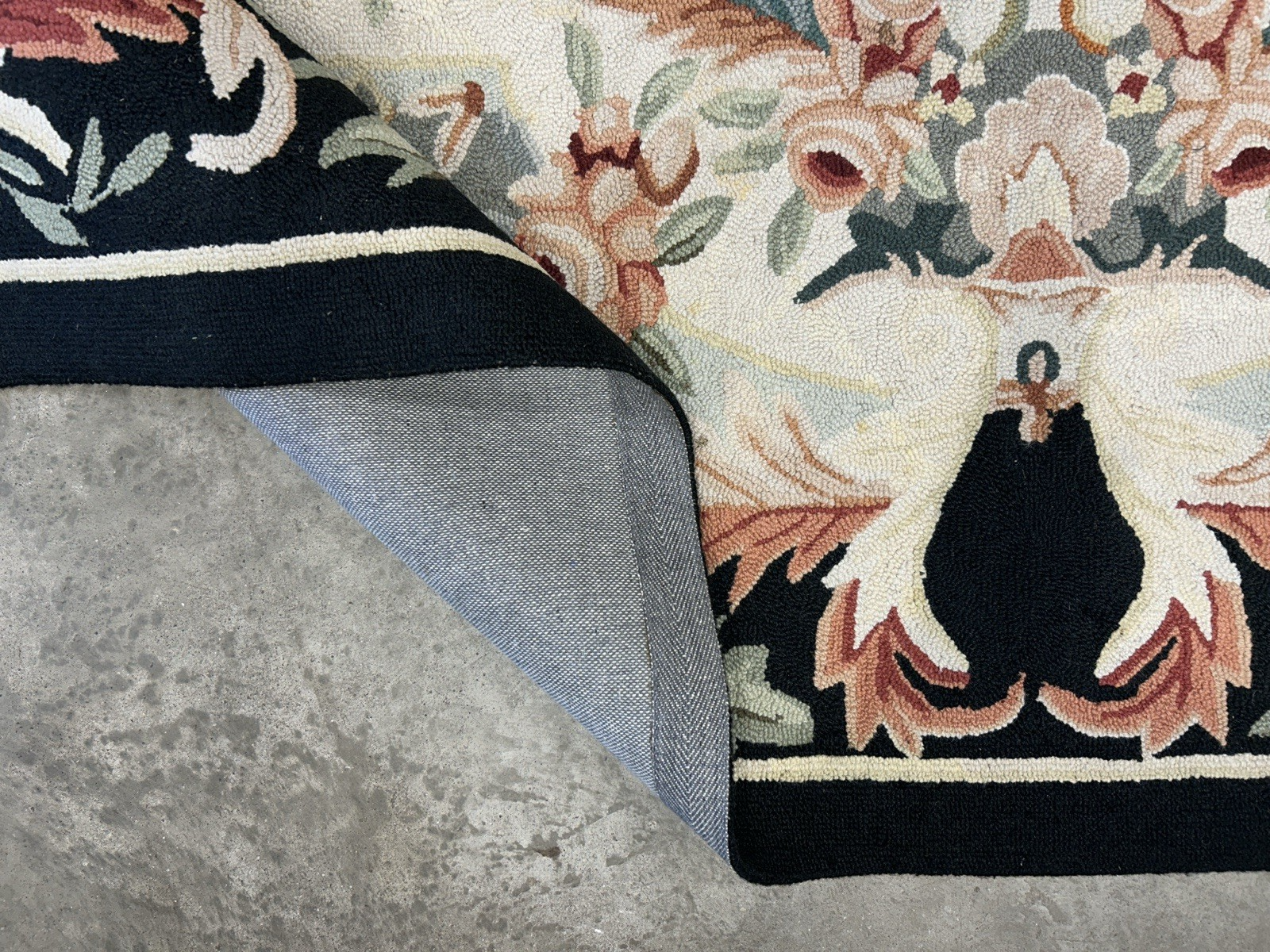 7’10”x9’6” Hand-Tufted 100% Wool Safavieh Area Rug - Carpet