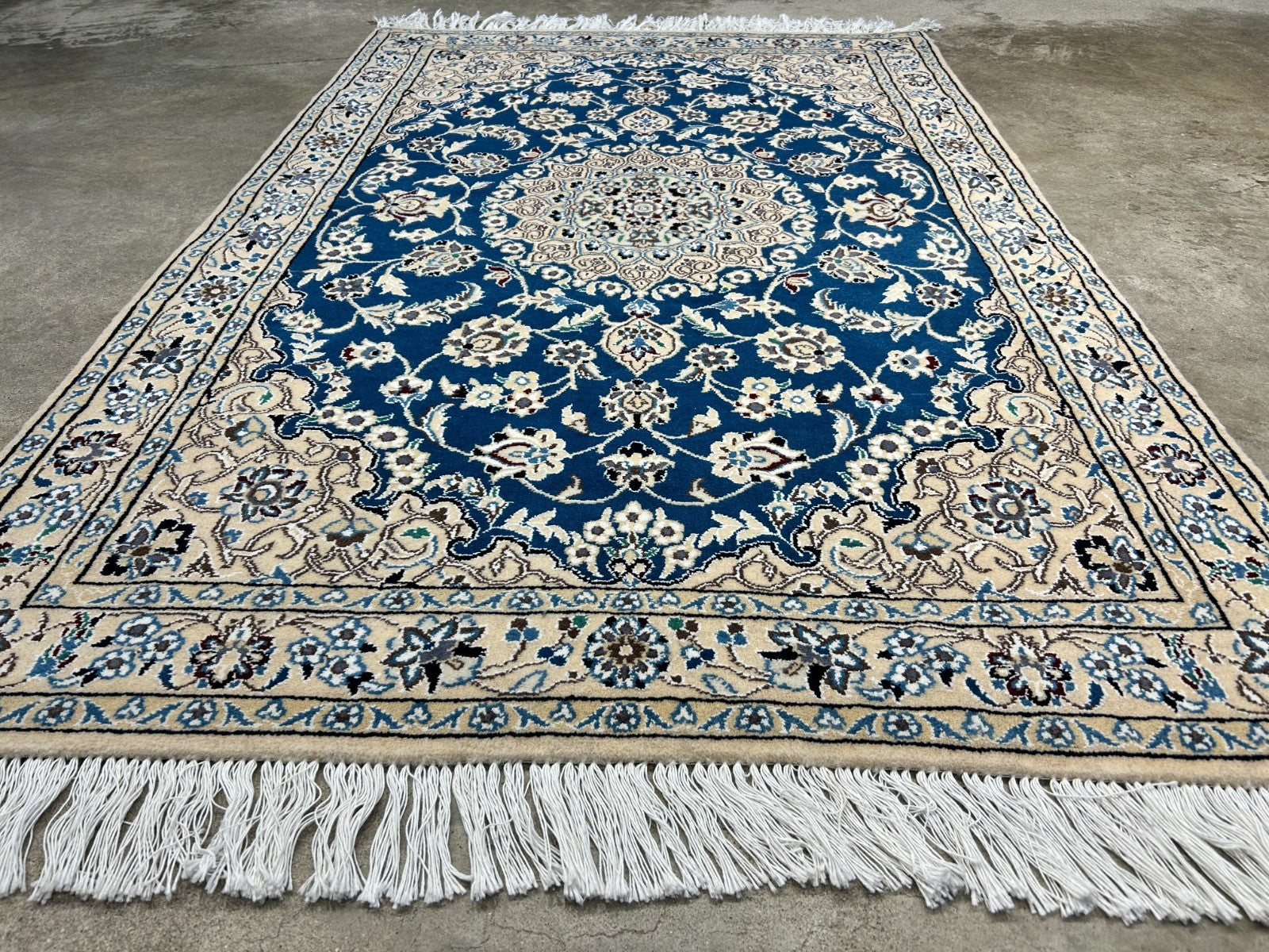 3'1"x4'9" Fine Hand-Knotted Wool & Silk Naine Rug
