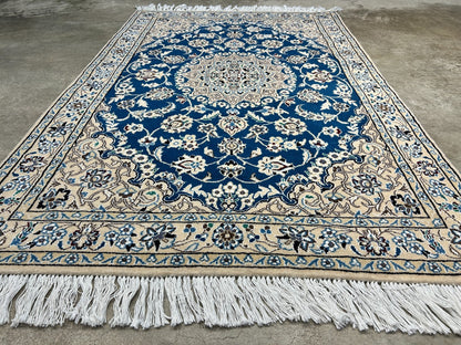 3'1"x4'9" Fine Hand-Knotted Wool & Silk Naine Rug
