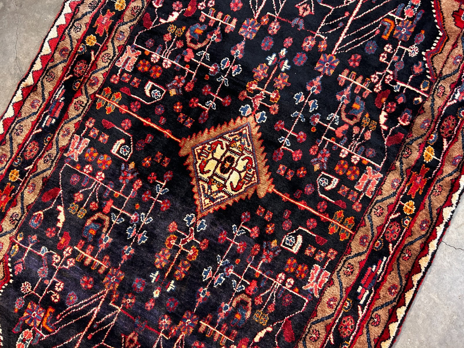 5'5" x 10'4" Hand-Knotted 100% Wool Carpet - Nahavande Area Rug