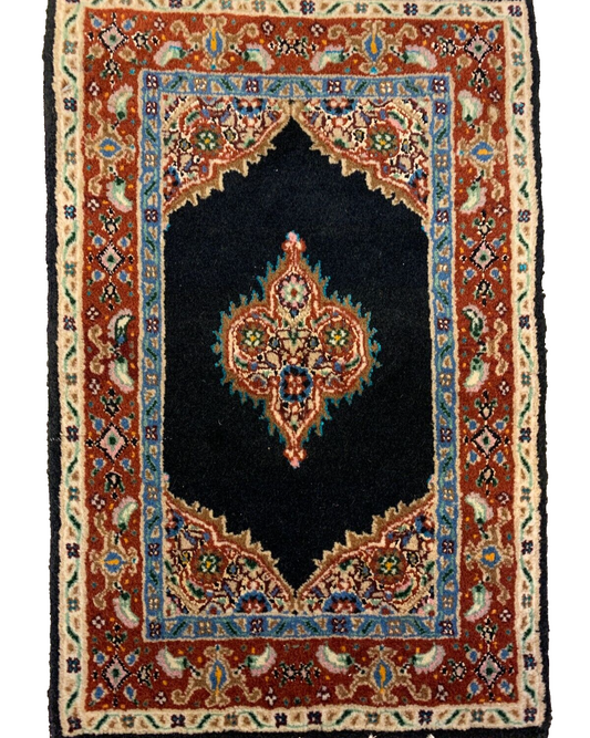 1'x1'11" Hand-Knotted Wool/Silk Blend Moode Carpet - Area Rug