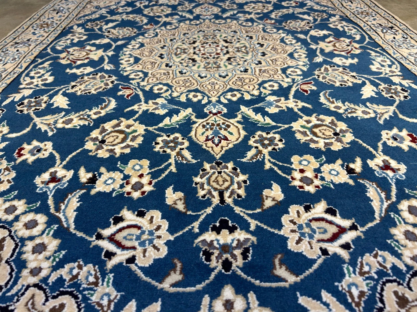 3'1"x4'9" Fine Hand-Knotted Wool & Silk Naine Rug