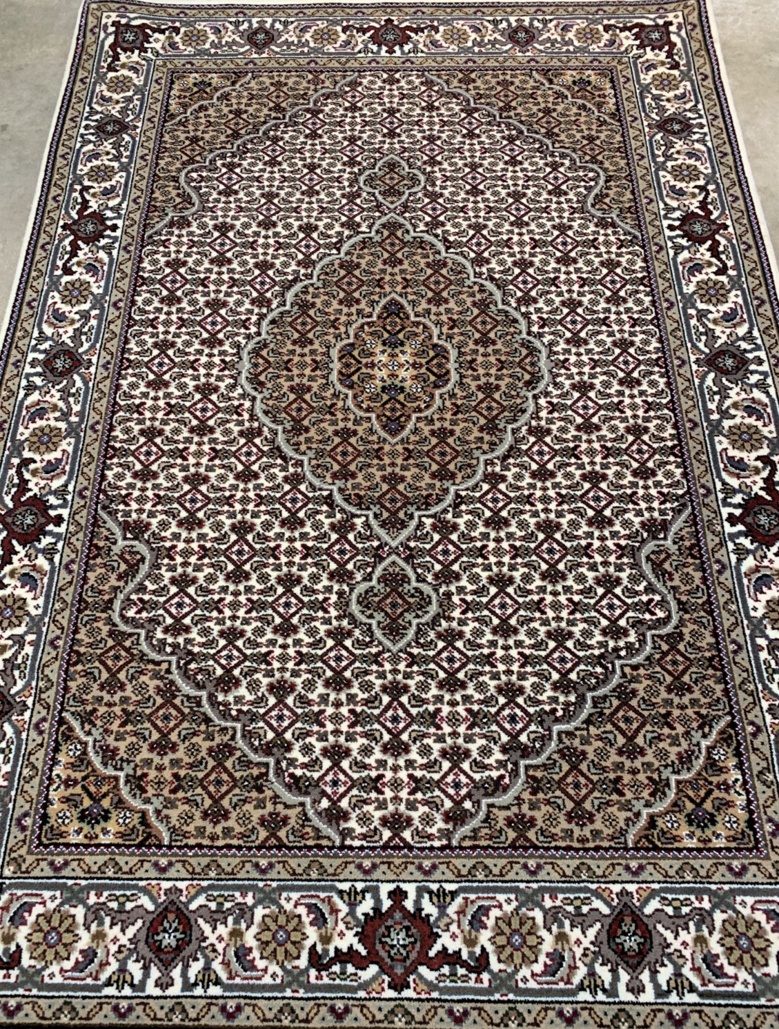 4'1" x 6' Hand-Knotted 100% Wool Tabrize Mahi Area Rug