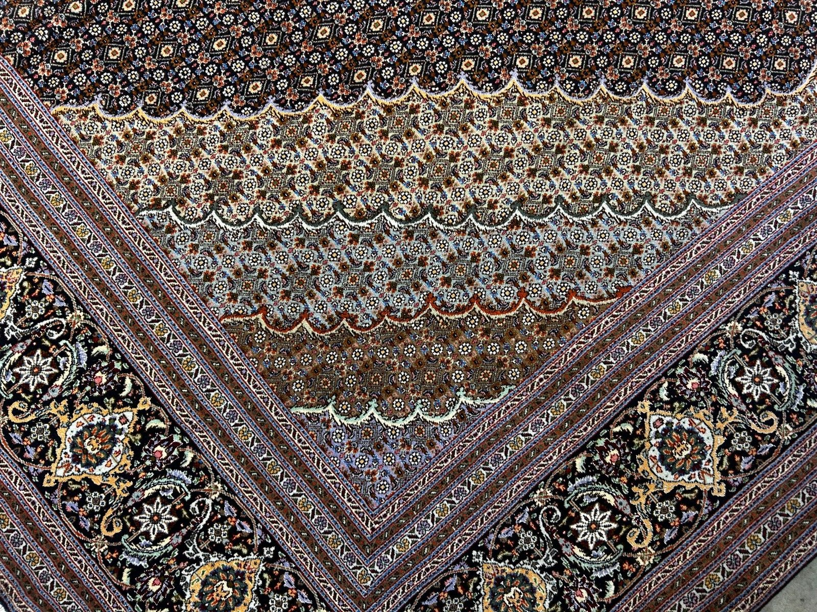 8'3"x11'2" Fine Hand-Knotted Wool & Silk Oriental Rug - Area Carpet