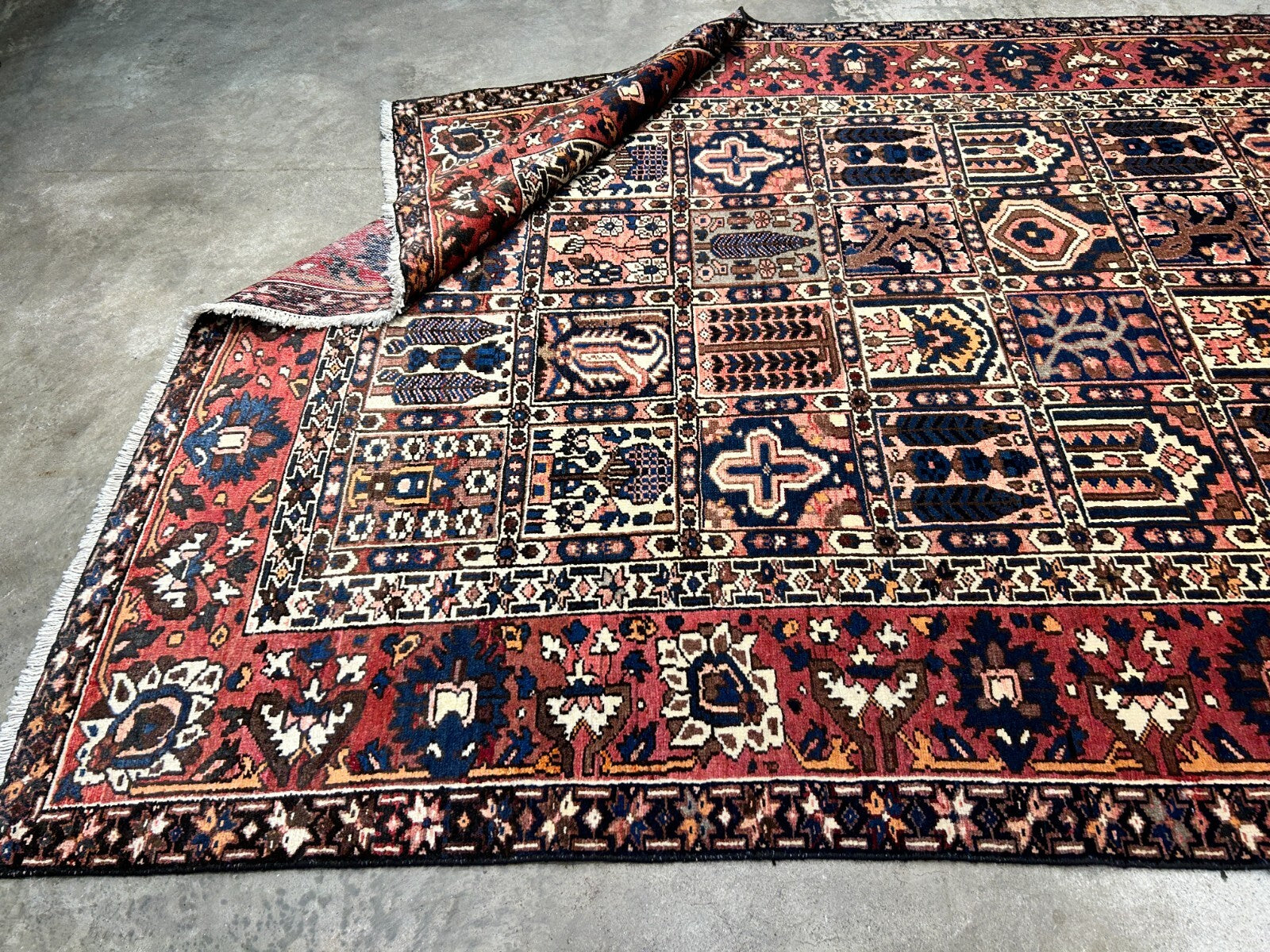 6'5"x9'8" Hand-Knotted 100% Lamb Wool Bakhtiarie Carpet - Area Rug