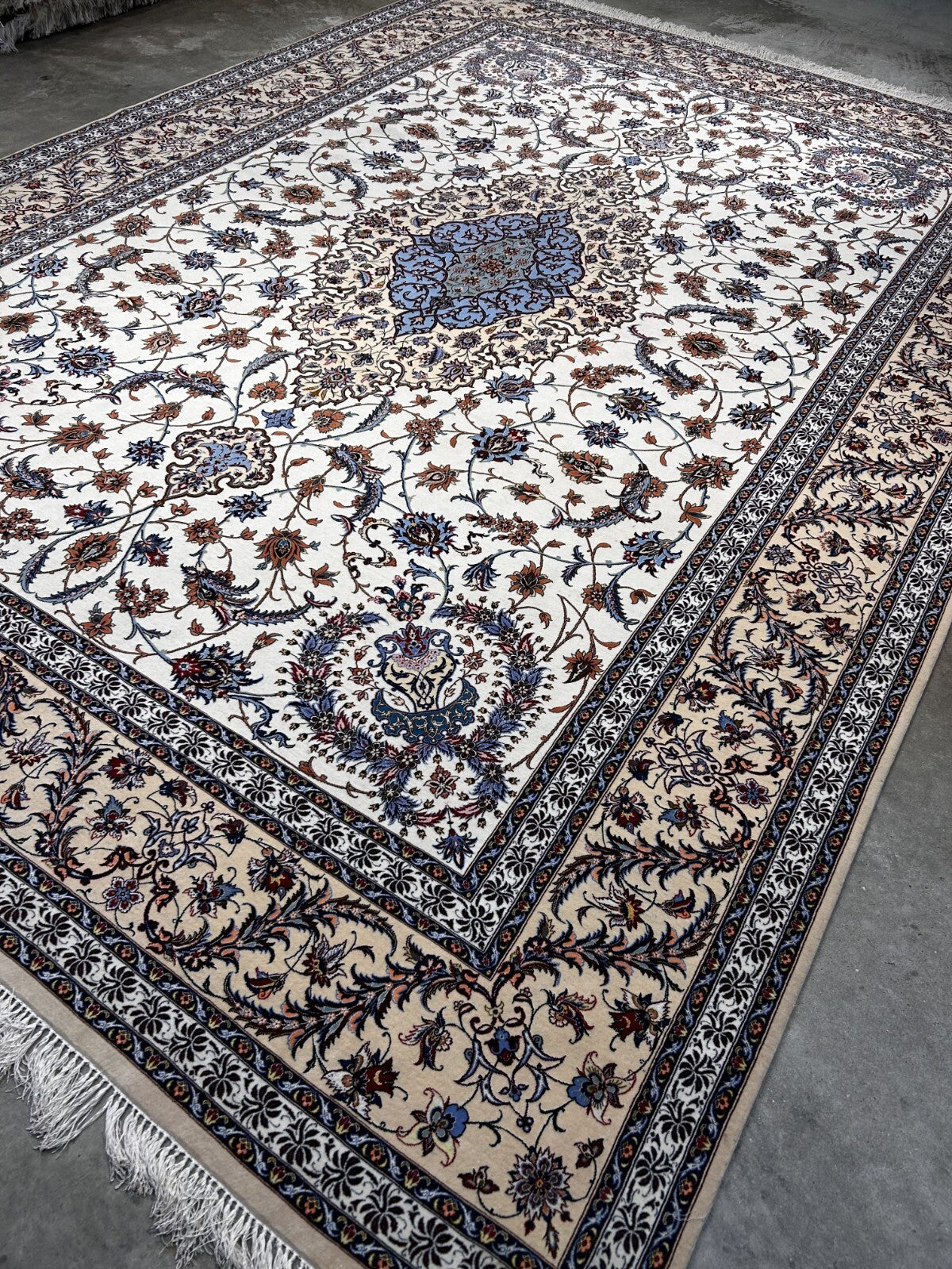 8'6"x12' Extra Fine Hand-Knotted Wool & Silk Isfahane Rug