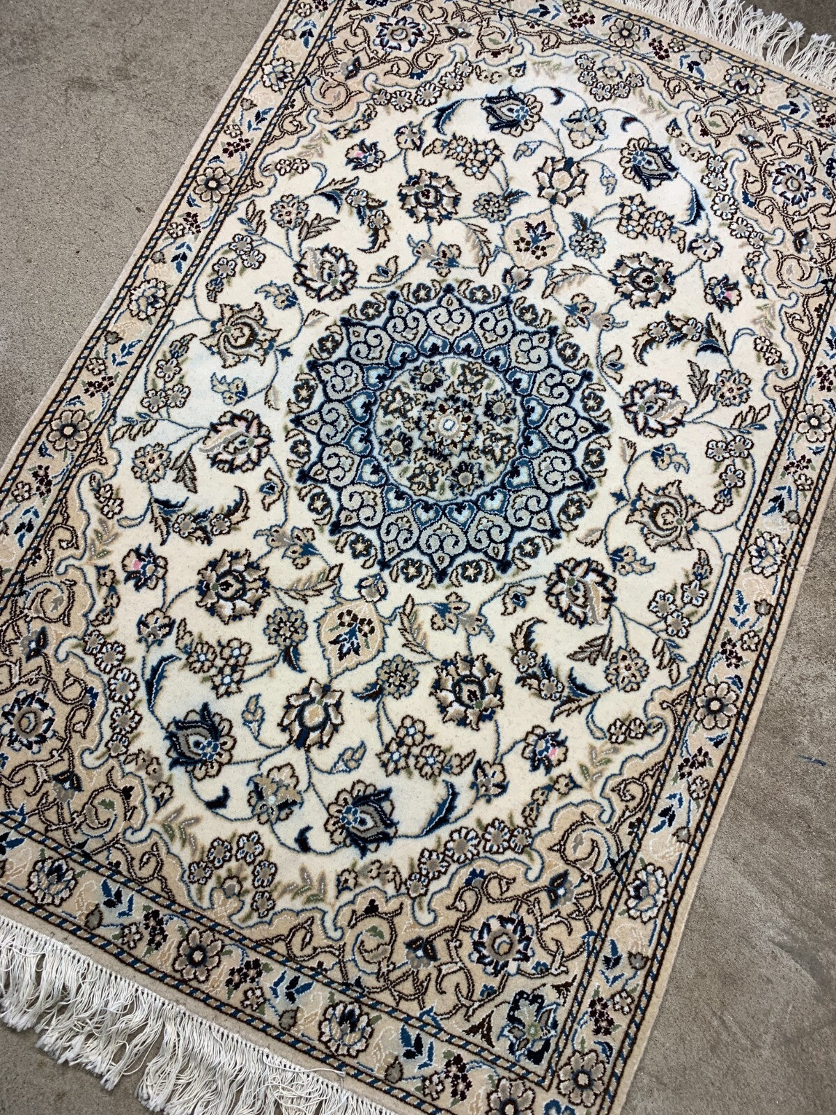 2'11"x4'7" Fine Hand-Knotted Wool & Silk Blend Naine Carpet - Area Rug