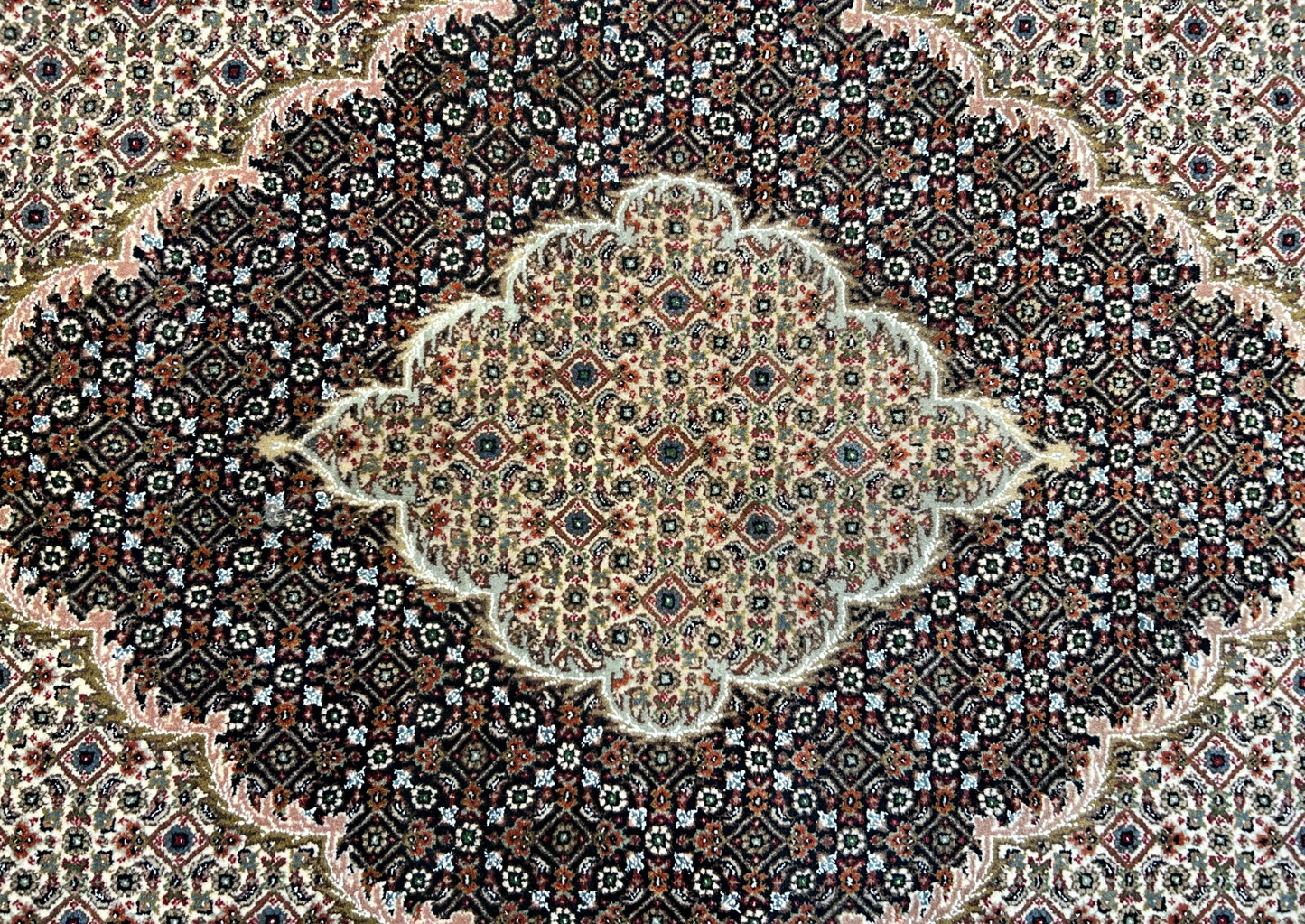 8' Diameter Exquisite Hand-Knotted 100% Wool Pile Oriental Rug