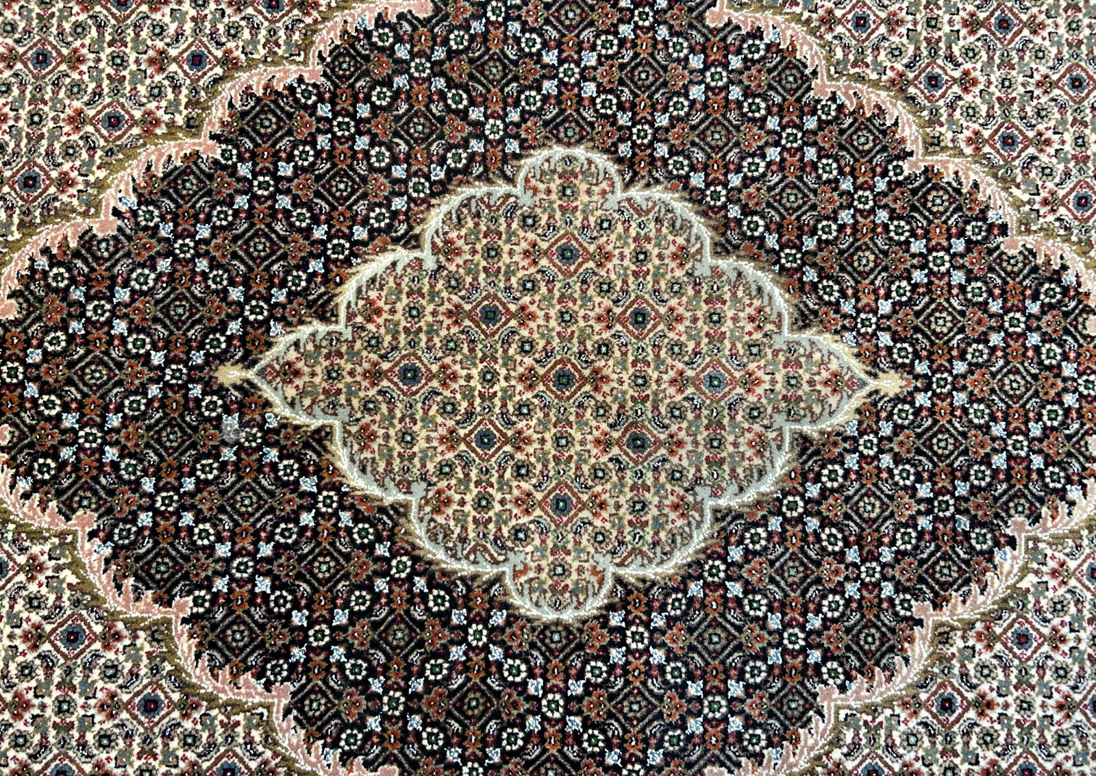 8' Diameter Exquisite Hand-Knotted 100% Wool Pile Oriental Rug