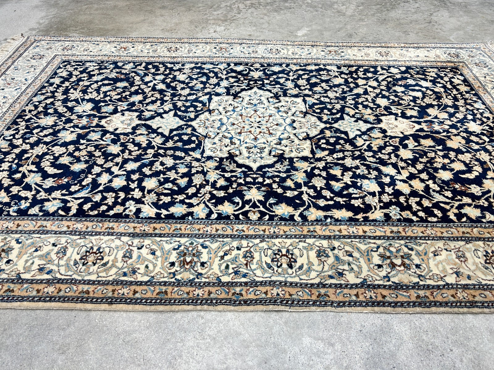 Collector Item - Very Fine 4'2"x6'3" Antique Hand-Knotted 100% Wool Naine Rug