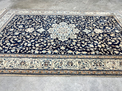 Collector Item - Very Fine 4'2"x6'3" Antique Hand-Knotted 100% Wool Naine Rug