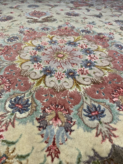 4'11"x7'4" Very Fine Hand-Knotted Wool & Silk Blend Tabrize Carpet - Area Rug