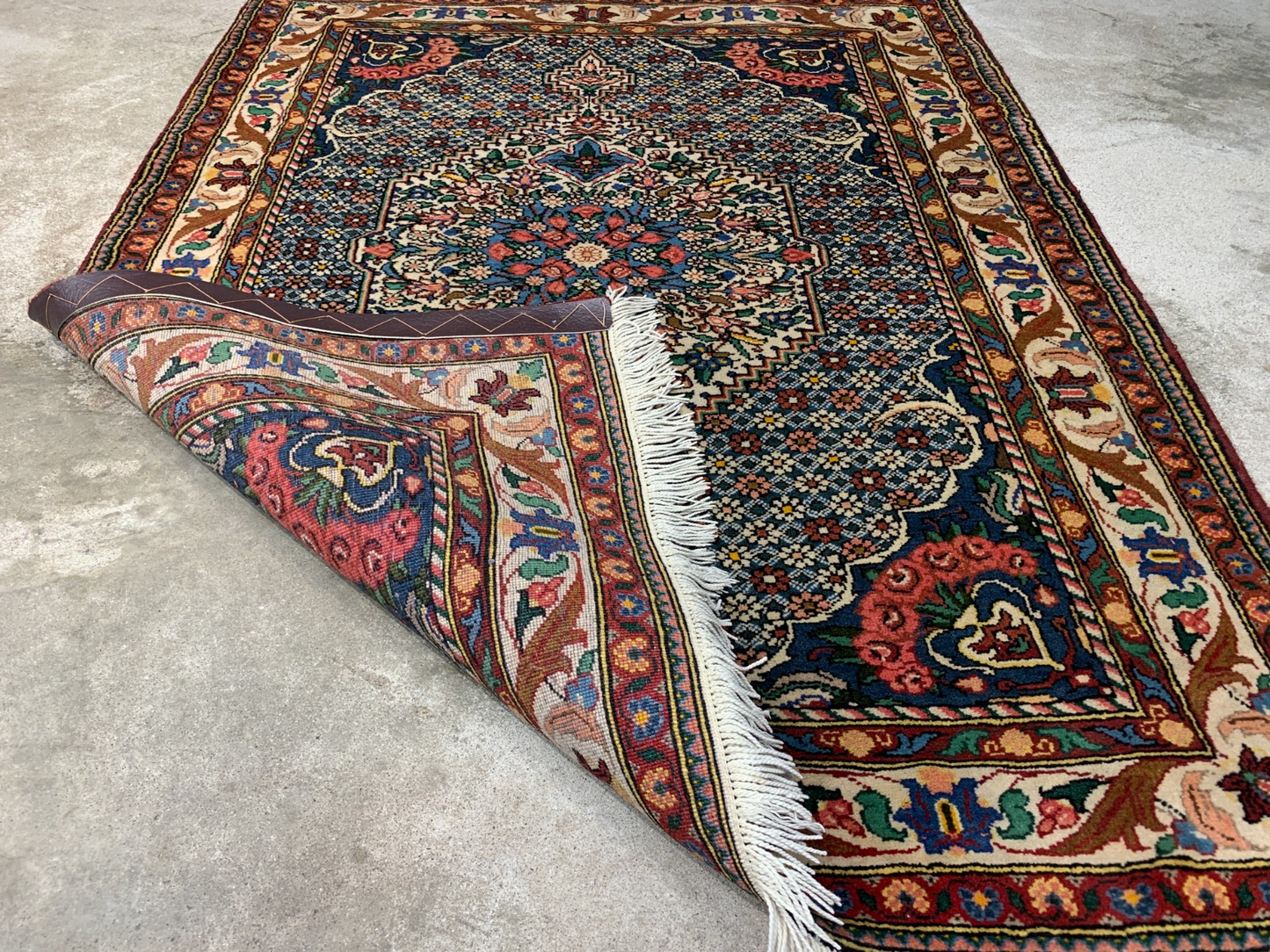 3'5"x5'2'' Hand-Knotted 100% Wool Bakhtiarie Area Rug - Area Carpet
