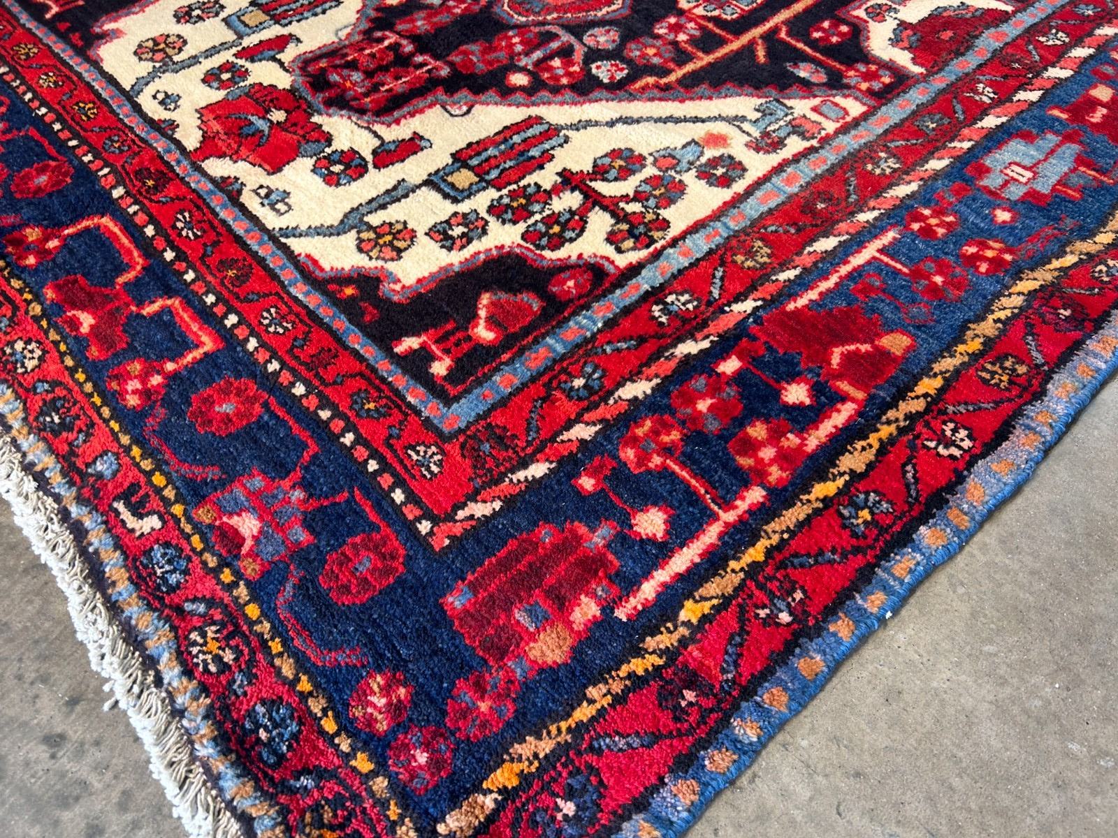 5'2" x 9'2'' Hand-Knotted 100% Lamb Wool Pile Nahavande Area Rug - Carpet