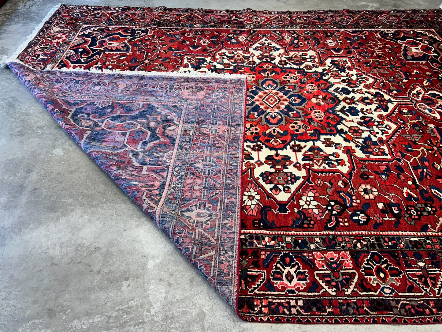 10'2"x13'1" Hand-Knotted 100% Wool Pile Bakhtiarie Rug