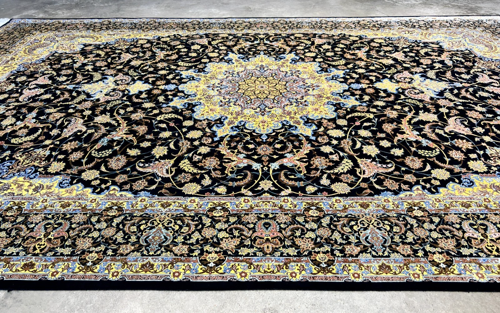 6'6"x10' Exquisite Hand-Knotted 100% Silk Qume Rug