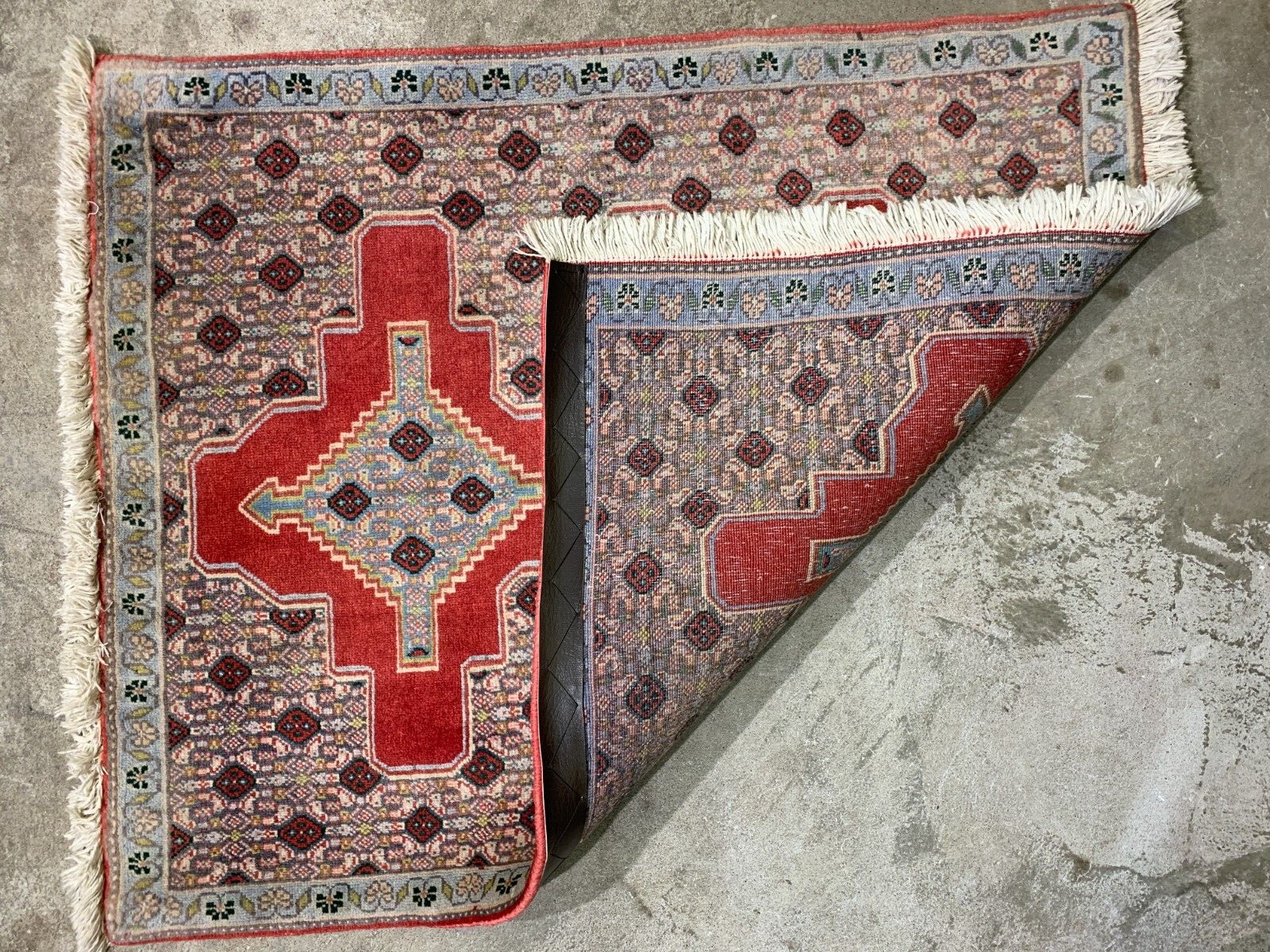 2'6"x3'2" Vintage Hand-Knotted Wool Oriental Rug - Area Carpet