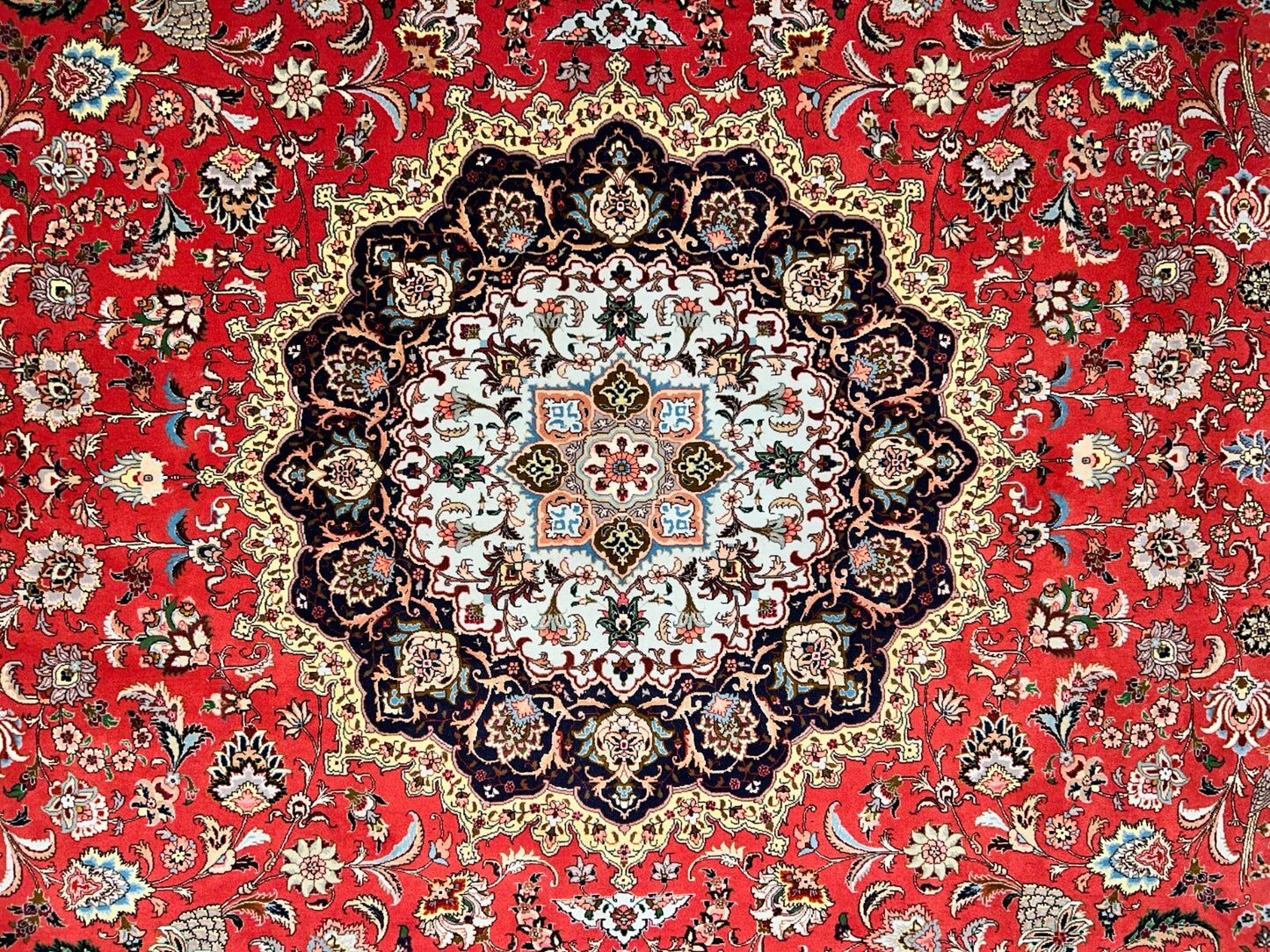 9'11"x12'10" Fine Hand-Knotted Wool & Silk Tabrize Rug