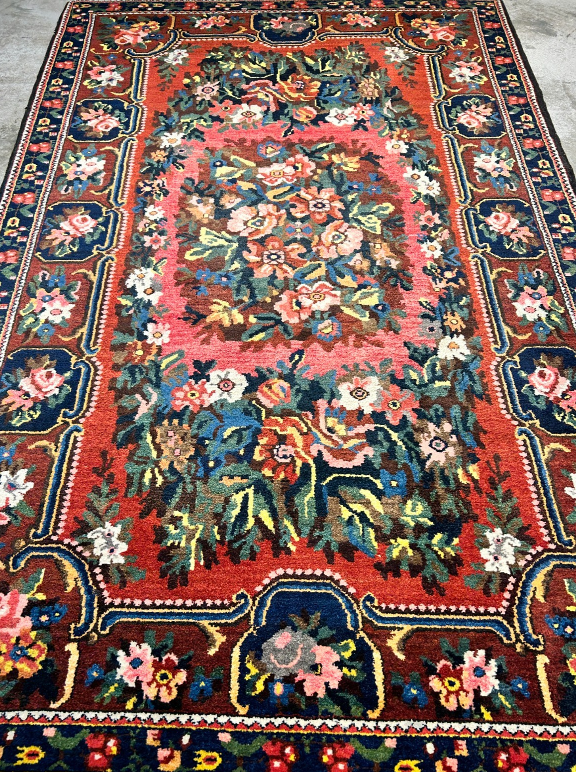 5'2"x8' Hand-Knotted 100% Wool Pile Bakhtiarie Carpet - Area Rug