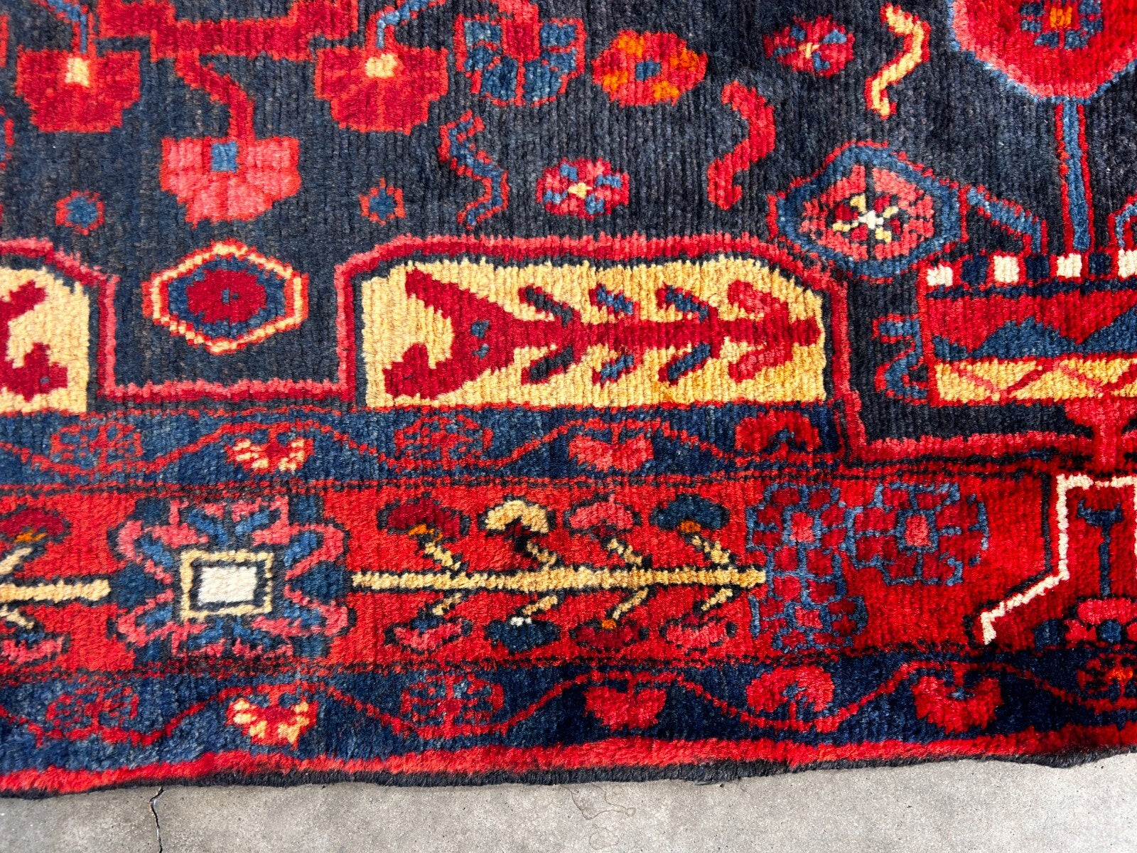 5'4" x 9'7" Hand-Knotted 100% Wool Pile Nahavande Area Rug