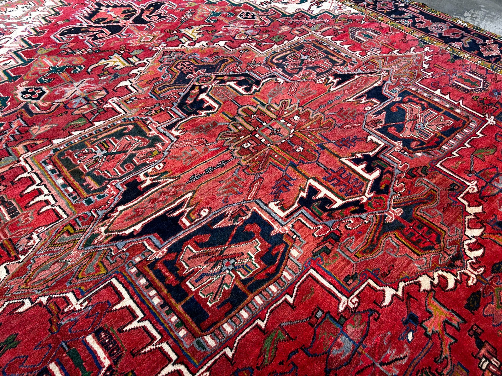 8'3" x 10'6'' Hand-Knotted 100% Wool Pile Herize Area Rug - Carpet