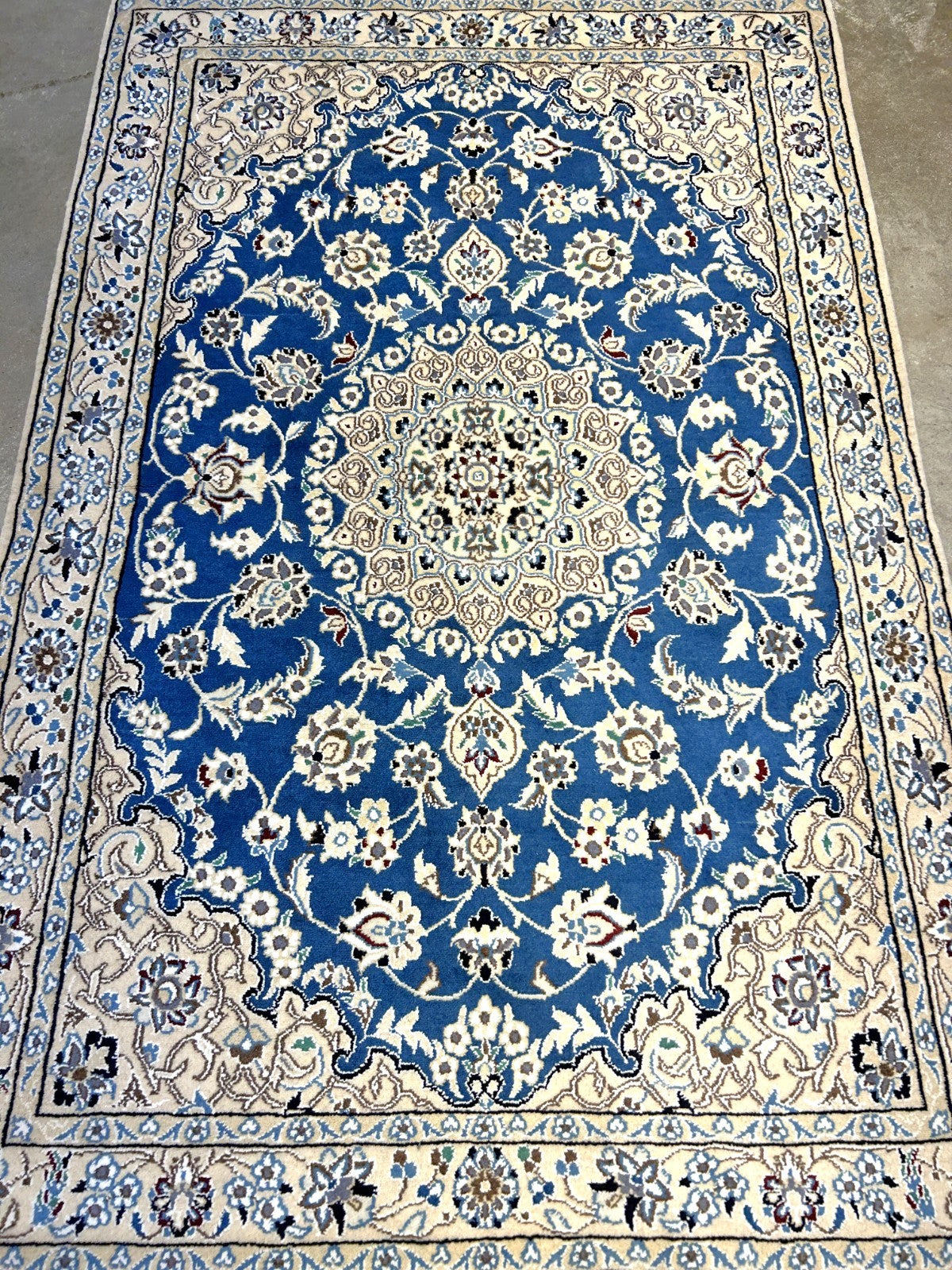 3'1"x4'9" Fine Hand-Knotted Wool & Silk Naine Rug