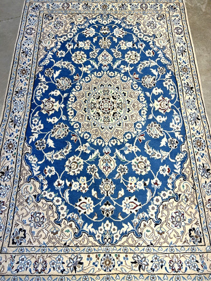 3'1"x4'9" Fine Hand-Knotted Wool & Silk Naine Rug
