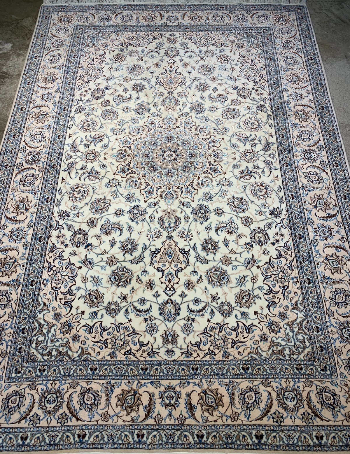 4'11"x7'2" Very Fine Hand-Knotted Wool & Silk Blend Naine Carpet - Area Rug