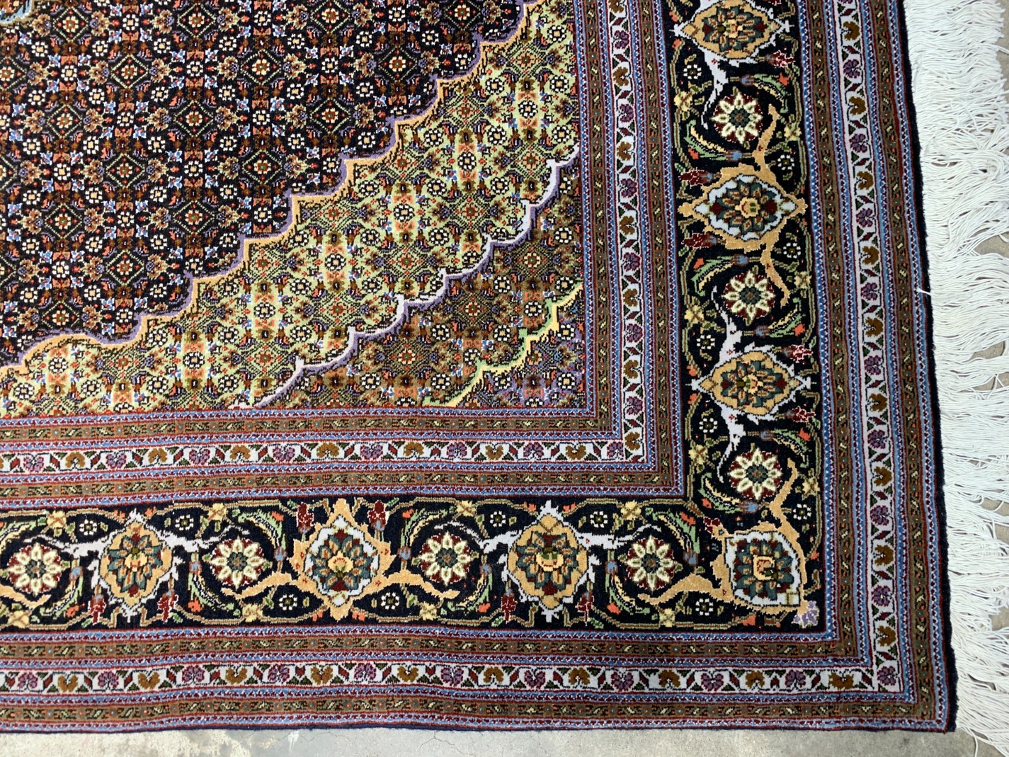 5'1"x6'8" Fine Hand-Knotted Wool & Silk Blend Tabrize Mahi Carpet - Area Rug