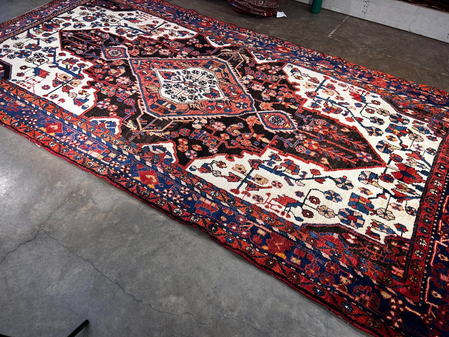 5'4" x 10'4" Hand-Knotted 100% Wool Nahavande Area Rug