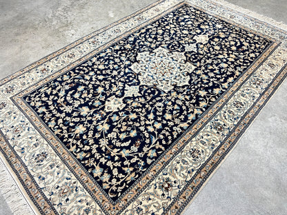 Collector Item - Very Fine 4'2"x6'3" Antique Hand-Knotted 100% Wool Naine Rug