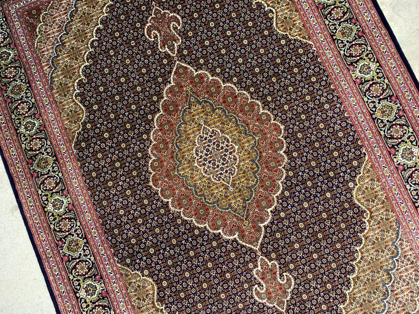 5'1"x7'2" Fine Hand-Knotted Wool & Silk Blend Tabrize Mahi Carpet - Area Rug