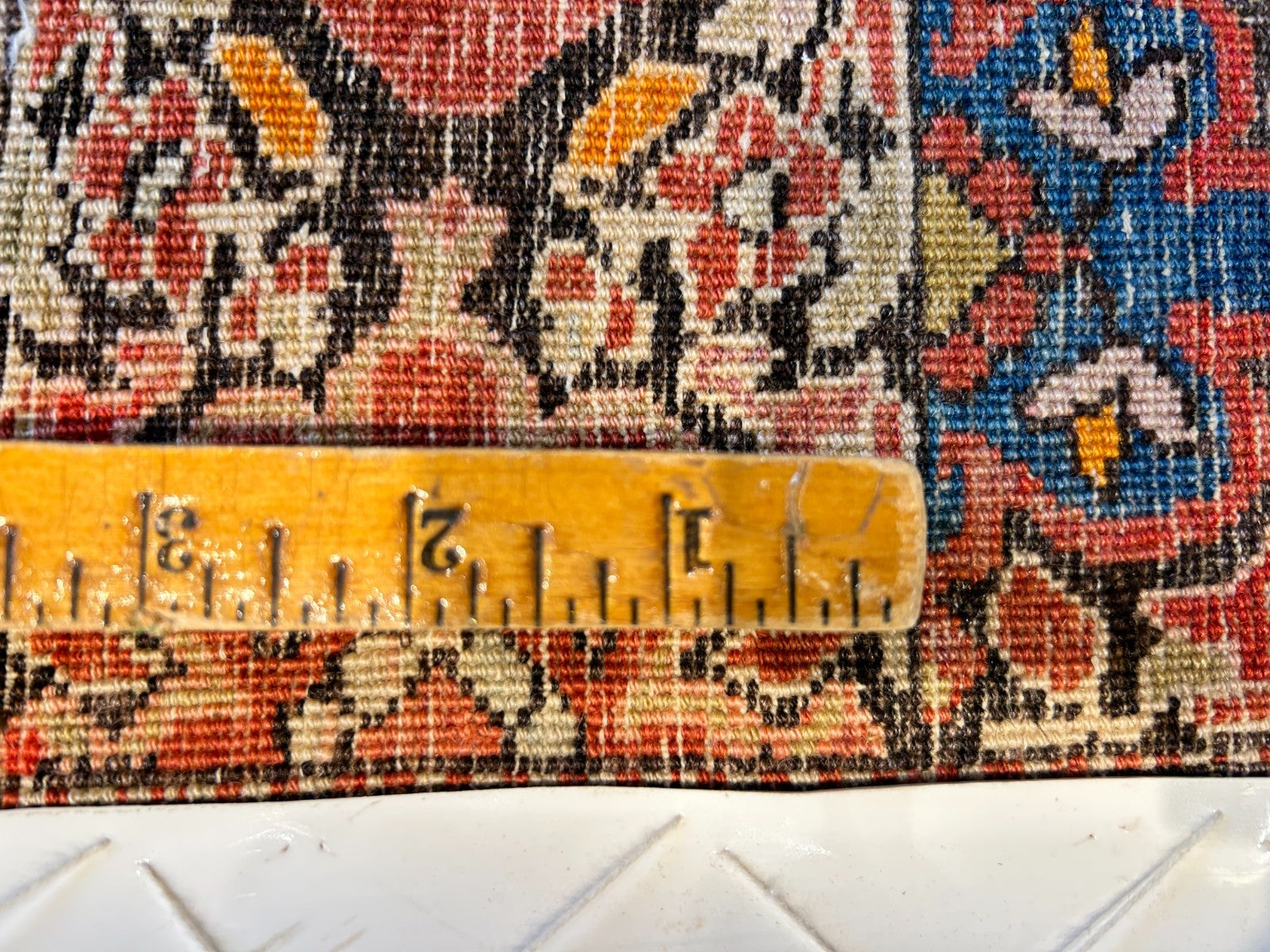 3'3"x5' Antique Hand-Knotted 100% Wool Pile Sarouke Farahan Rug