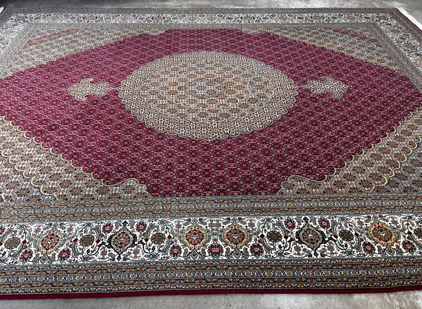 8'2"x11'6" Fine Hand-Knotted Wool & Silk Oriental Rug - Area Carpet