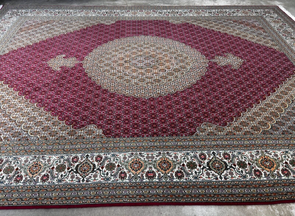 8'2"x11'6" Fine Hand-Knotted Wool & Silk Oriental Rug - Area Carpet