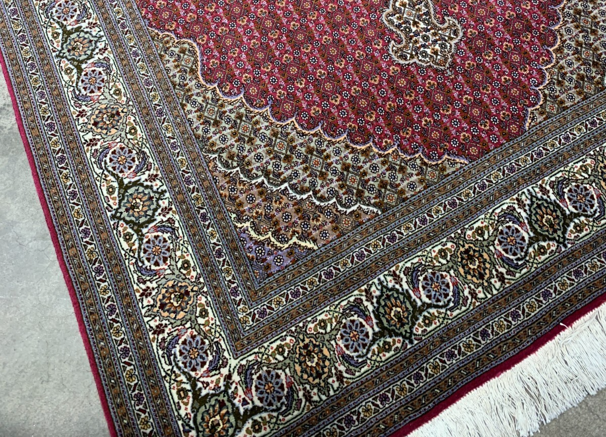 4'9"x6'5" Fine Hand-Knotted Wool & Silk Blend Tabrize Mahi Carpet - Area Rug