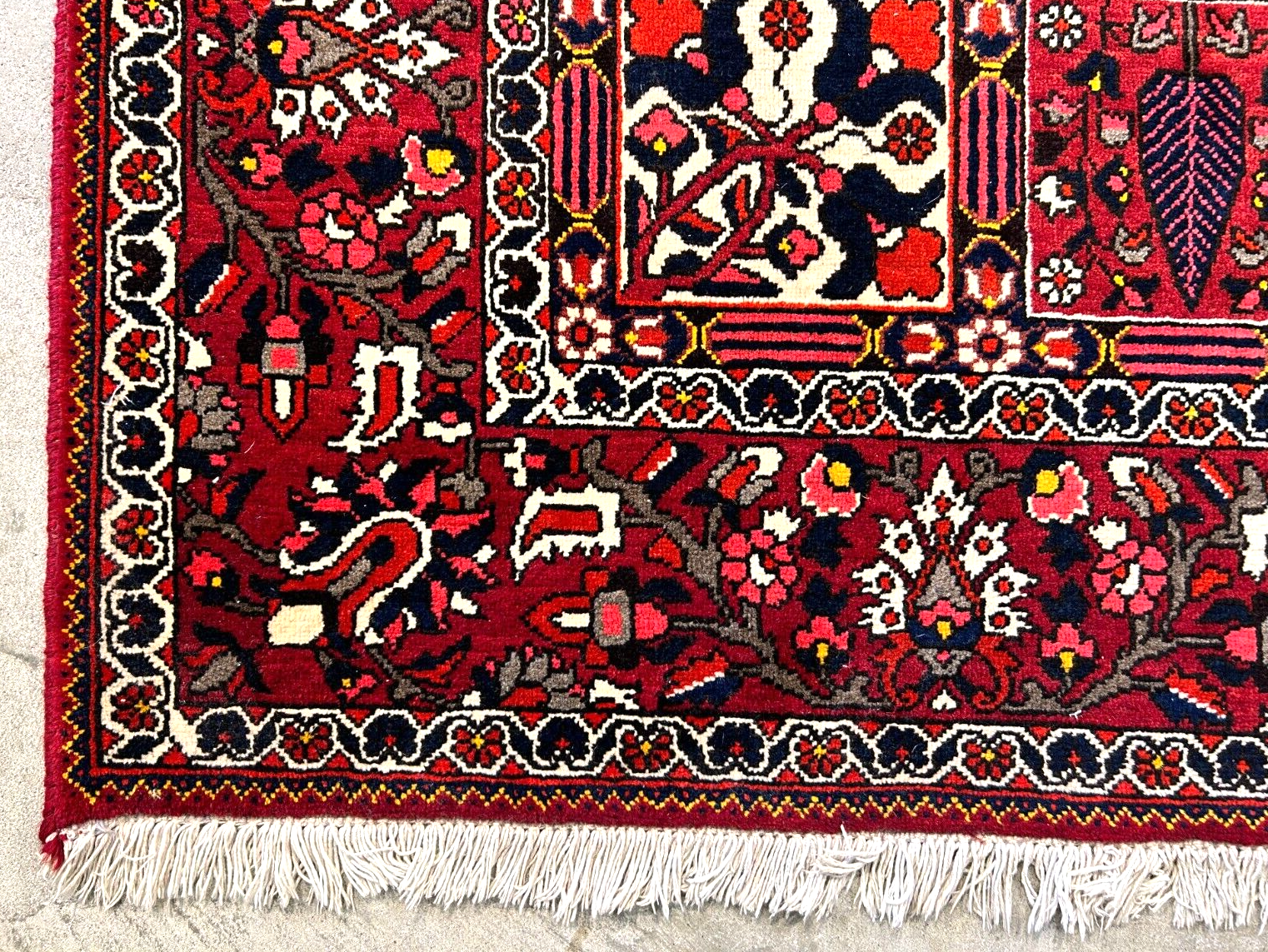 6'11"x10'3" Hand-Knotted 100% Lamb Wool Bakhtiarie Carpet - Area Rug