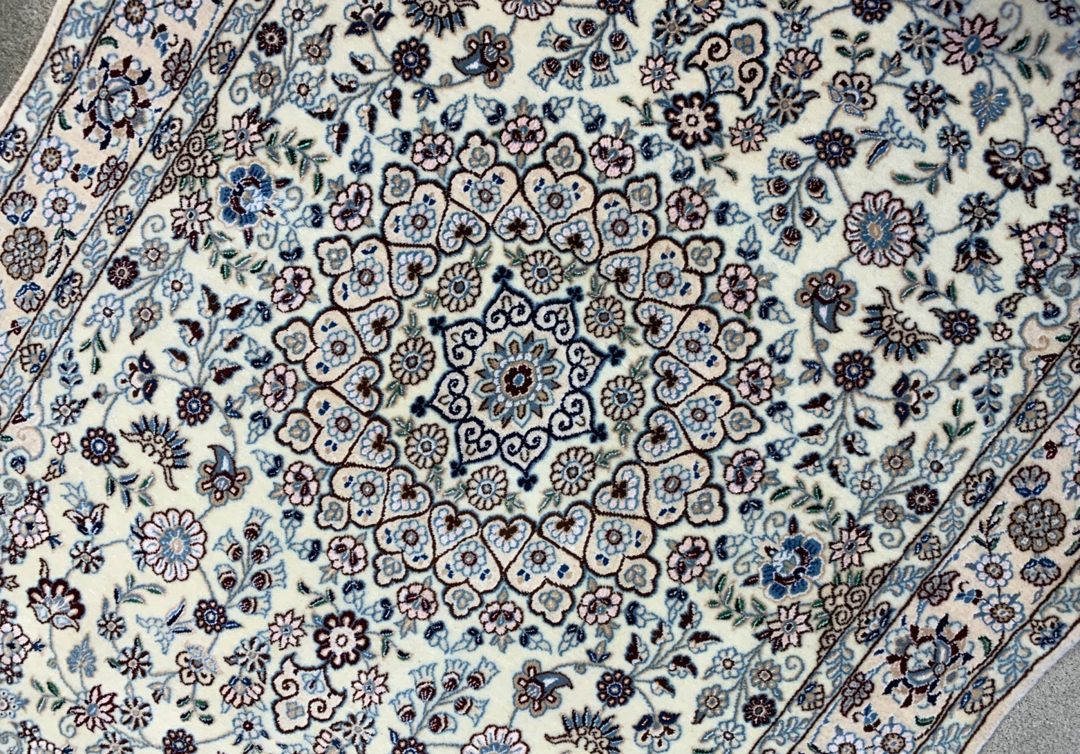 3'2"x4'11'' Very Fine Hand-Knotted  Silk & Wool Naine Area Rug - Carpet