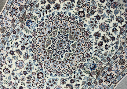 3'2"x4'11'' Very Fine Hand-Knotted  Silk & Wool Naine Area Rug - Carpet