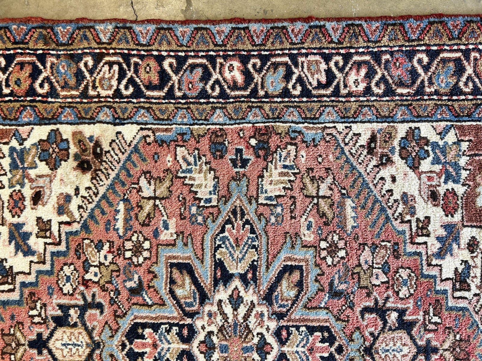 4'3"x4'10" Hand-Knotted 100% Wool Pile Persiane Herize Rug