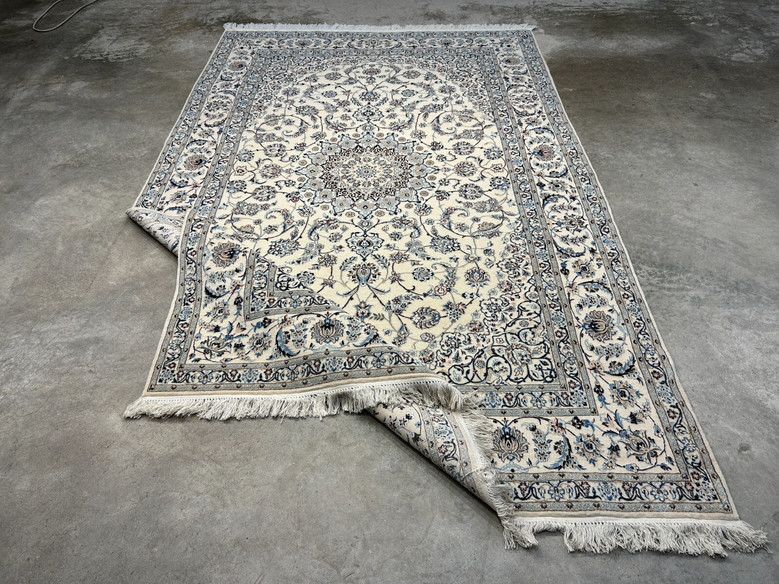 5'7"x9' Extra Fine Hand-Knotted Wool & Silk Naine Rug