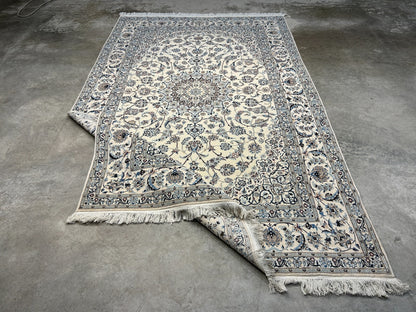 5'7"x9' Extra Fine Hand-Knotted Wool & Silk Naine Rug