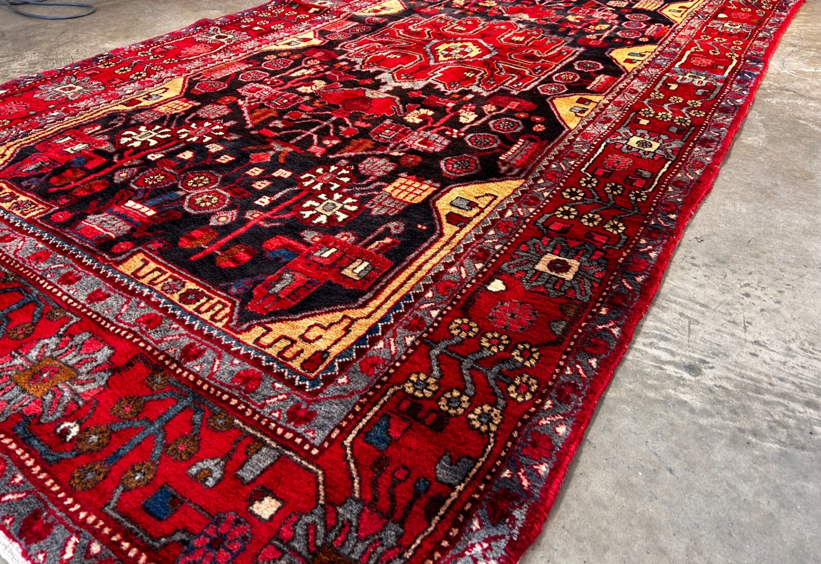 5'0" x 9'11" Hand-Knotted 100% Wool Pile Nahavande Area Rug - Carpet
