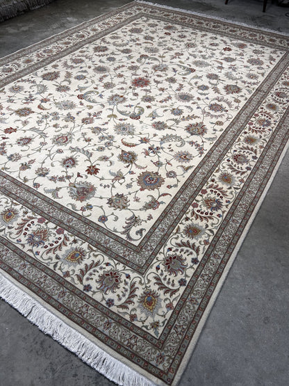8'4"x11'6" Very Fine Hand-Knotted Wool & Silk Tabrize Rug