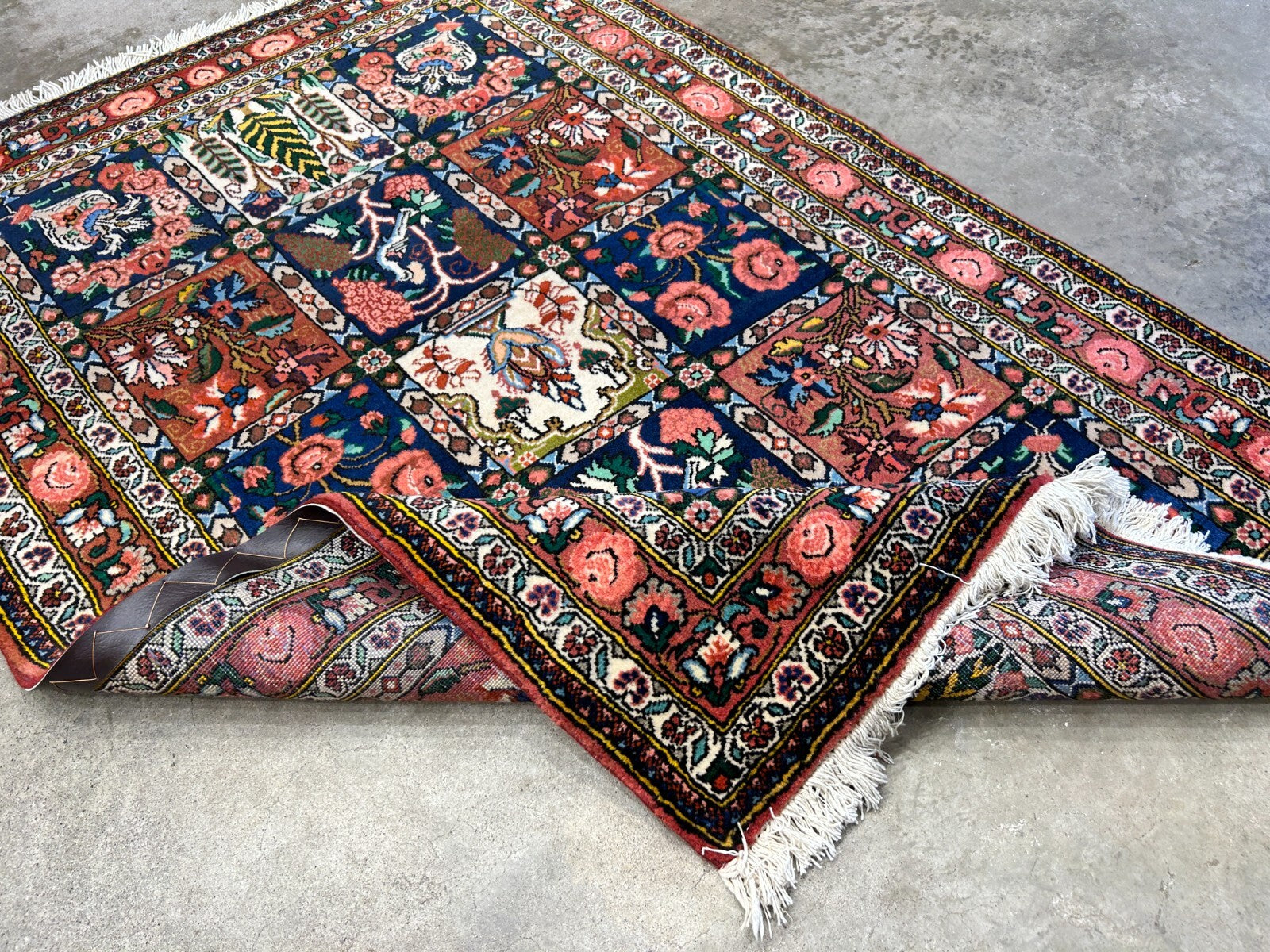3'5"x5'2" Hand-Knotted 100% Lamb Wool Bakhtiarie Carpet - Area Rug